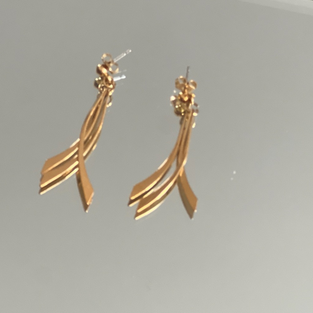 Elegant Gold tone Dangle Earrings